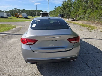 2015 Chrysler 200S – miniatura 5