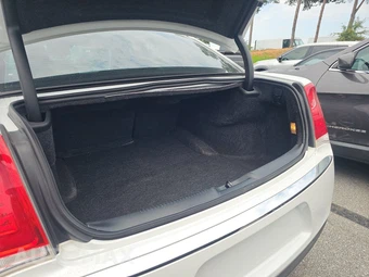 2015 Chrysler 300 Limited – miniatura 16