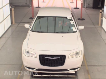 2015 Chrysler 300 Limited – miniatura 2
