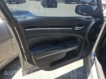 2015 Chrysler 300 Limited – miniatura 9