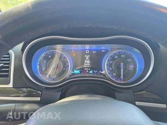 2015 Chrysler 300 Limited – miniatura 10
