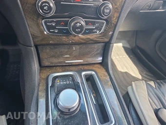 2015 Chrysler 300C - miniatura 13
