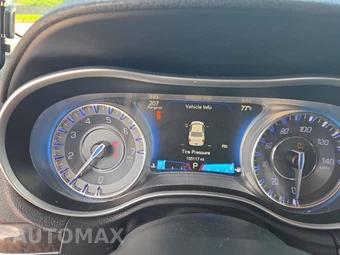 2015 Chrysler 300C - miniatura 15