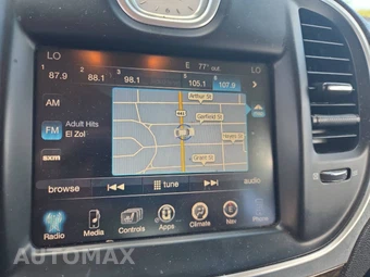 2015 Chrysler 300C - miniatura 18