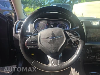 2015 Chrysler 300C – miniatura 10