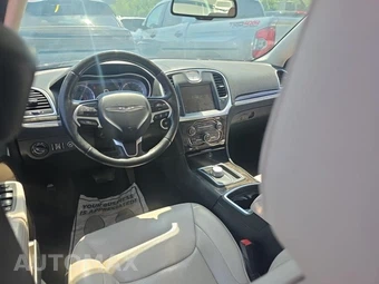 2015 Chrysler 300C – miniatura 14