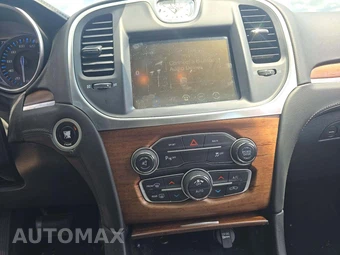 2015 Chrysler 300C Platinum – miniatura 10