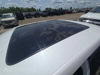 2015 Chrysler 300C Platinum – miniatura 12