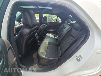 2015 Chrysler 300C Platinum – miniatura 13