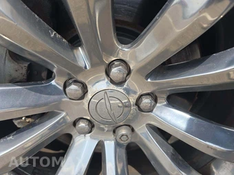 2015 Chrysler 300C Platinum – miniatura 27