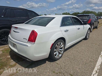 2015 Chrysler 300C Platinum – miniatura 3