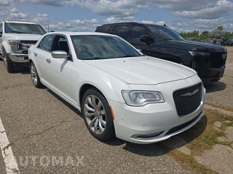 2015 Chrysler 300C Platinum – miniatura 4