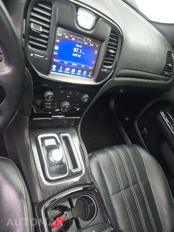 2015 Chrysler 300S - miniatura 10