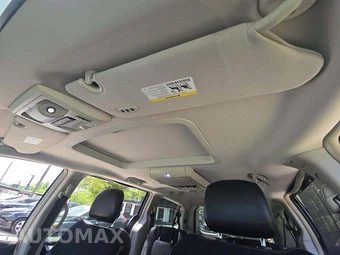2015 Chrysler Town & Country Limited Platinum 121.2" WB - miniatura 11