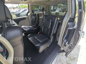 2015 Chrysler Town & Country Limited Platinum 121.2" WB - miniatura 13