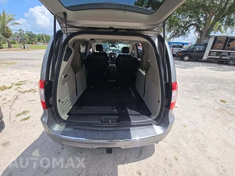 2015 Chrysler Town & Country Limited Platinum 121.2" WB - miniatura 15
