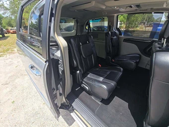 2015 Chrysler Town & Country Limited Platinum 121.2" WB - miniatura 17