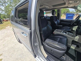 2015 Chrysler Town & Country Limited Platinum 121.2" WB - miniatura 19