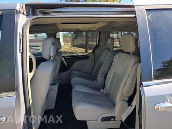 2015 Chrysler Town & Country Limited Platinum 121.2" WB - miniatura 10