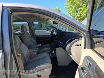 2015 Chrysler Town & Country Limited Platinum 121.2" WB - miniatura 16