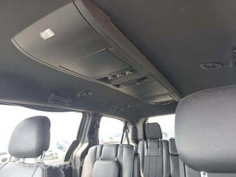 2015 Chrysler Town & Country S 121.2" WB - miniatura 11