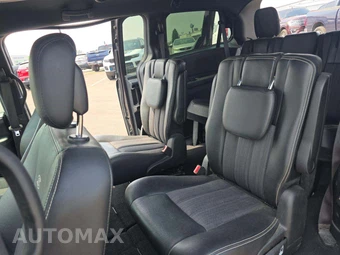 2015 Chrysler Town & Country S 121.2" WB - miniatura 13