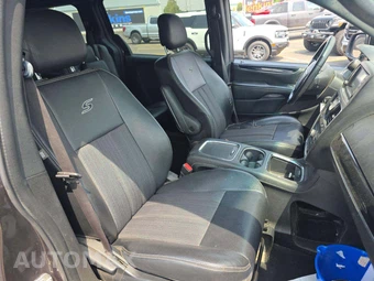 2015 Chrysler Town & Country S 121.2" WB - miniatura 19