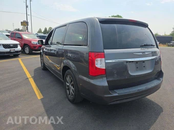 2015 Chrysler Town & Country S 121.2" WB - miniatura 2