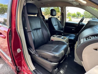 2015 Chrysler Town & Country Touring 121.2" WB - miniatura 13