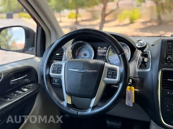 2015 Chrysler Town & Country Touring 121.2" WB - miniatura 19