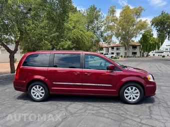 2015 Chrysler Town & Country Touring 121.2" WB - miniatura 2