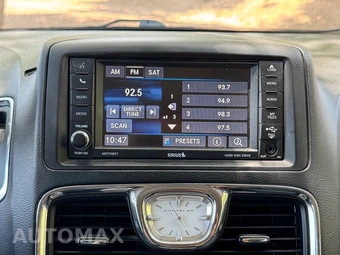 2015 Chrysler Town & Country Touring 121.2" WB - miniatura 24
