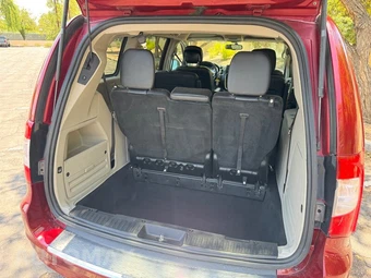 2015 Chrysler Town & Country Touring 121.2" WB - miniatura 27
