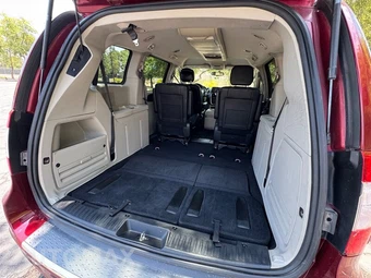 2015 Chrysler Town & Country Touring 121.2" WB - miniatura 28