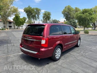 2015 Chrysler Town & Country Touring 121.2" WB - miniatura 3