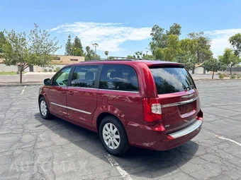 2015 Chrysler Town & Country Touring 121.2" WB - miniatura 5