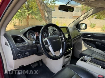 2015 Chrysler Town & Country Touring 121.2" WB - miniatura 9