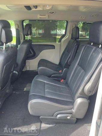 2015 Chrysler Town & Country Touring 121.2" WB – miniatura 13