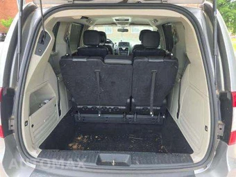 2015 Chrysler Town & Country Touring 121.2" WB – miniatura 15