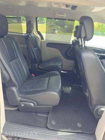 2015 Chrysler Town & Country Touring 121.2" WB – miniatura 17