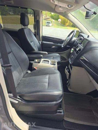 2015 Chrysler Town & Country Touring 121.2" WB – miniatura 19