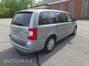 2015 Chrysler Town & Country Touring 121.2" WB – miniatura 3
