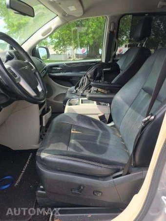 2015 Chrysler Town & Country Touring 121.2" WB – miniatura 6