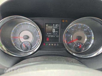 2015 Chrysler Town & Country Touring 121.2" WB – miniatura 9