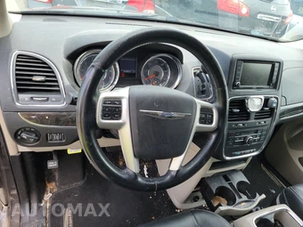 2015 Chrysler Town & Country Touring 121.2" WB - miniatura 10
