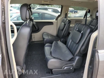 2015 Chrysler Town & Country Touring 121.2" WB - miniatura 13