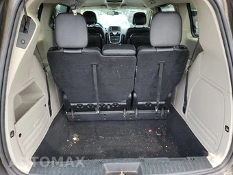 2015 Chrysler Town & Country Touring 121.2" WB - miniatura 17