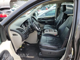 2015 Chrysler Town & Country Touring 121.2" WB - miniatura 7