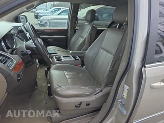 2015 Chrysler Town & Country Touring 121.2" WB – miniatura 13