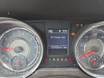 2015 Chrysler Town & Country Touring 121.2" WB – miniatura 15